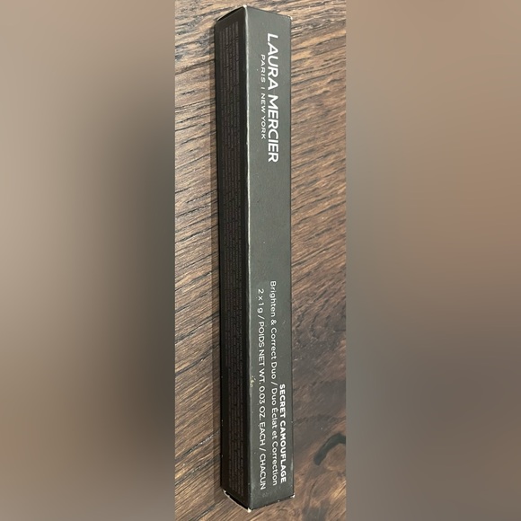 NEW Laura Mercier Secret Camouflage Correct and Brighten Concealer Duo Stick- 4N - Picture 3 of 6